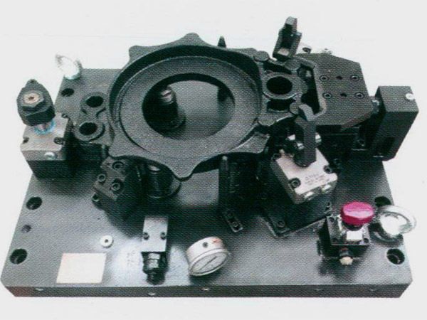 製動器(qi)底(di)闆液(ye)壓(ya)裌(jia)具(ju)